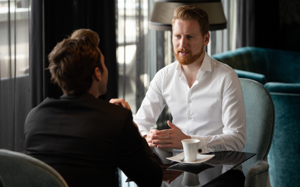 Man talking to a lawyer about how to challenge a Will due to a lack of testamentary capacity